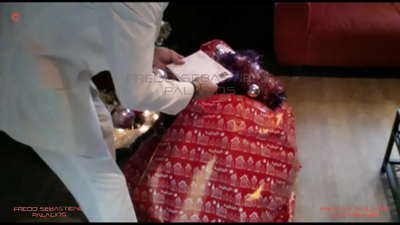 Mamusiu, dostałam prezent pod choinkę owłosiona blond mamuśka suczka z wielkim tyłkiem szalejąca za kutasem